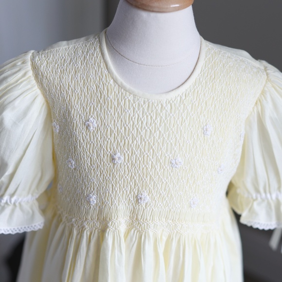 Strasburg Dress Heirloom Hand-Smocked Yellow size 4/5 Special Occasion - Picture 7 of 8